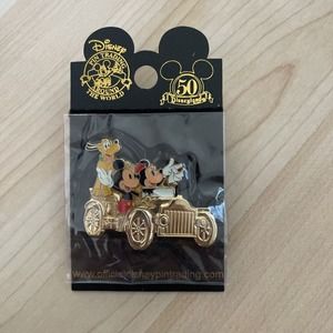 DISNEY DLR GOLDEN VEHICLE COLLECTION HORSELESS CARRIAGE PLUTO MICKEY MINNIE PIN
